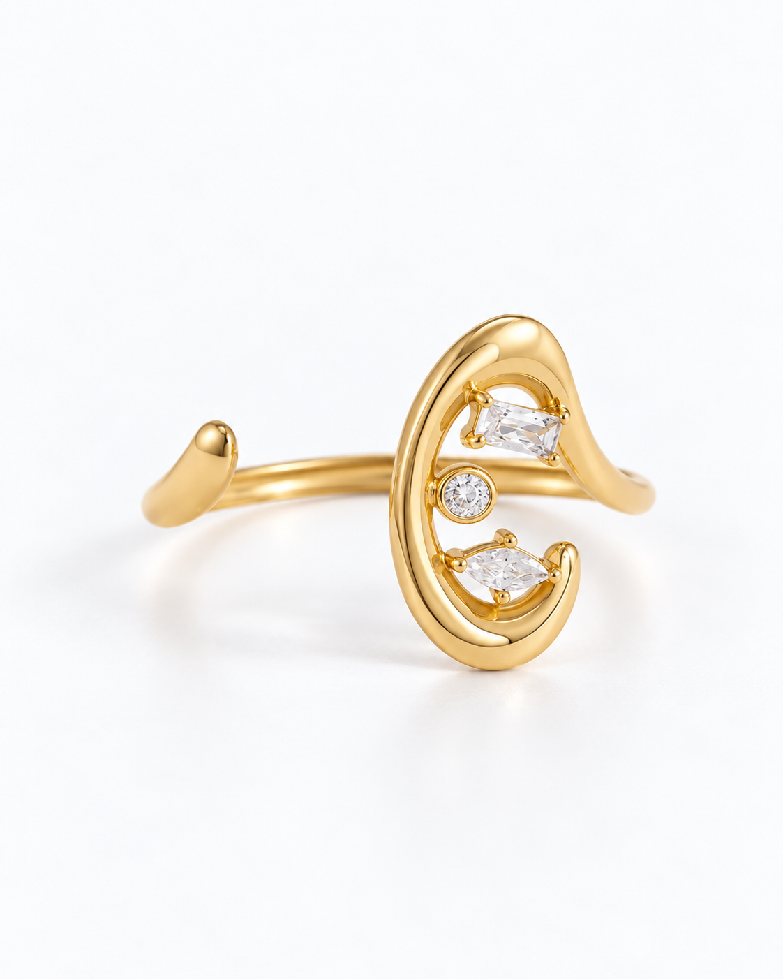 CELESTE Ring Gold auf weissem Hintergrund