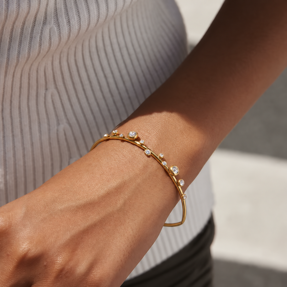 NOVA Armband einzeln am Handgelenk
