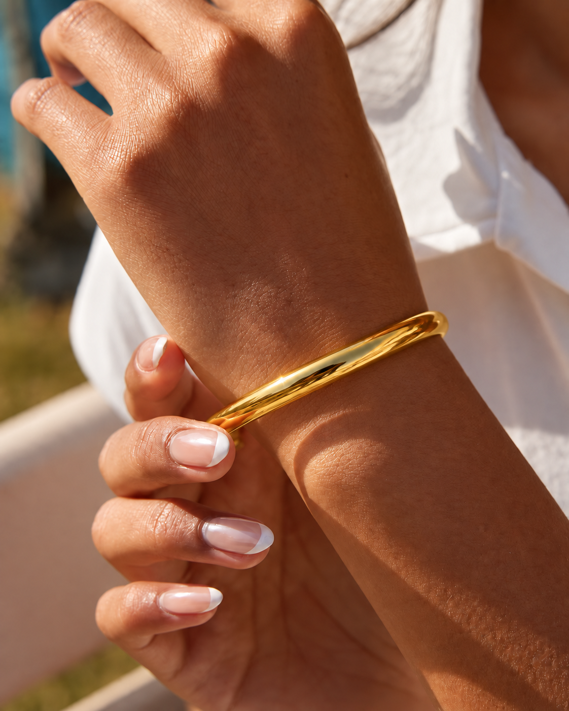 AURA Armreif am Modell