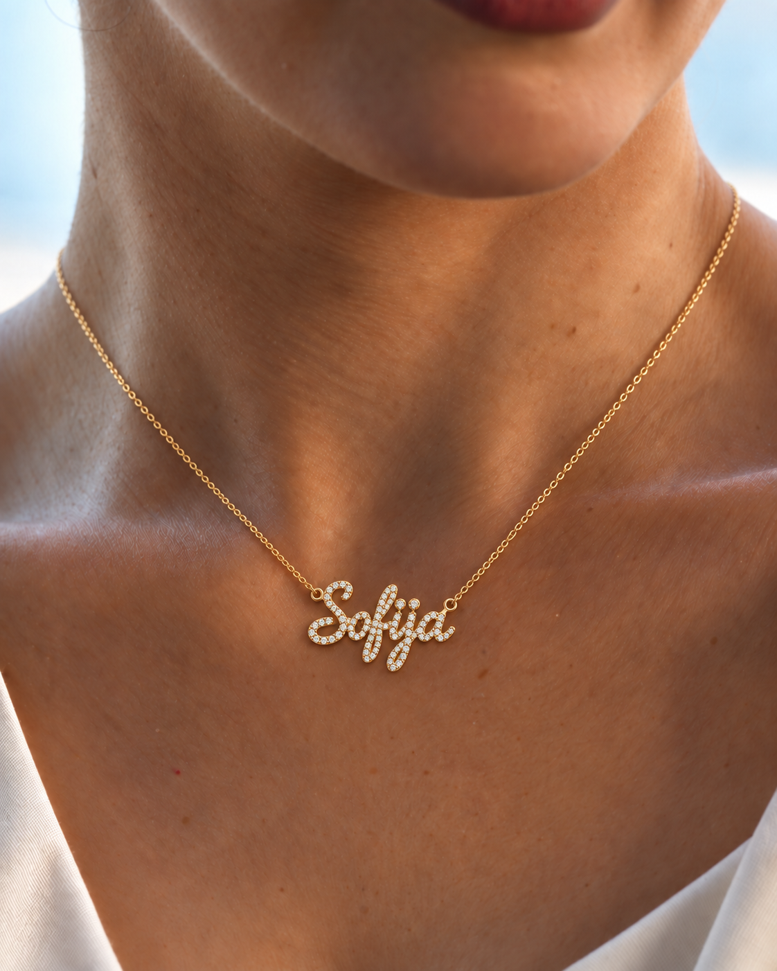 SOFIJA Namenshalskette Gold am Modell